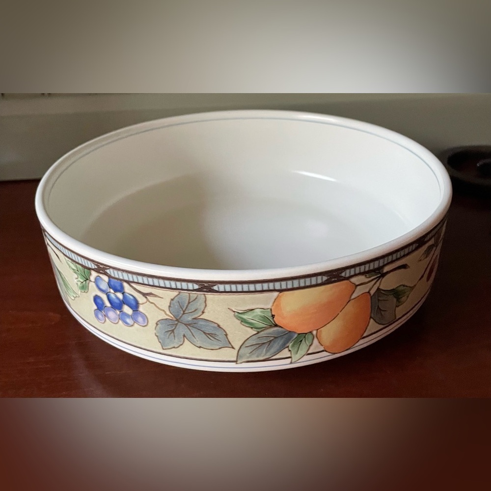 Mikasa Intaglio Garden Harvest round vegetable bowl